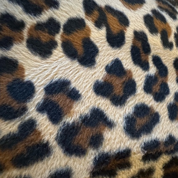 Two fur accent pillows - Picture 5 of 8